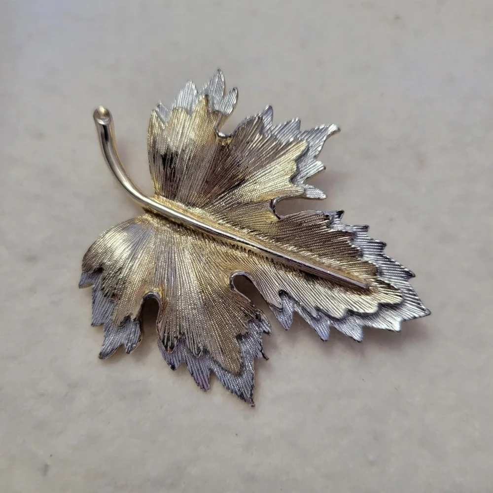 Vintage SARAH COVENTRY Signed Silver Gold Two Tone Leaf Brooch Pin 2.75